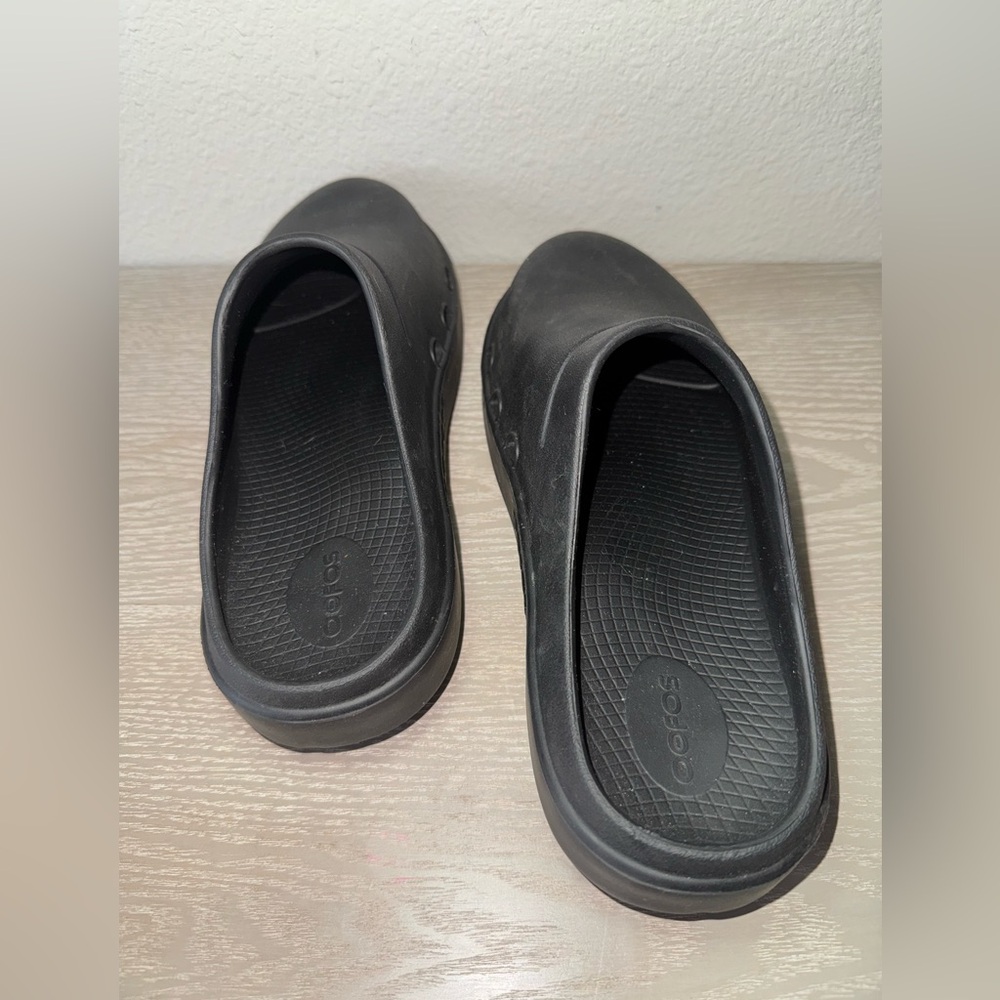 OOFOS Black Clogs - Picture 8 of 10